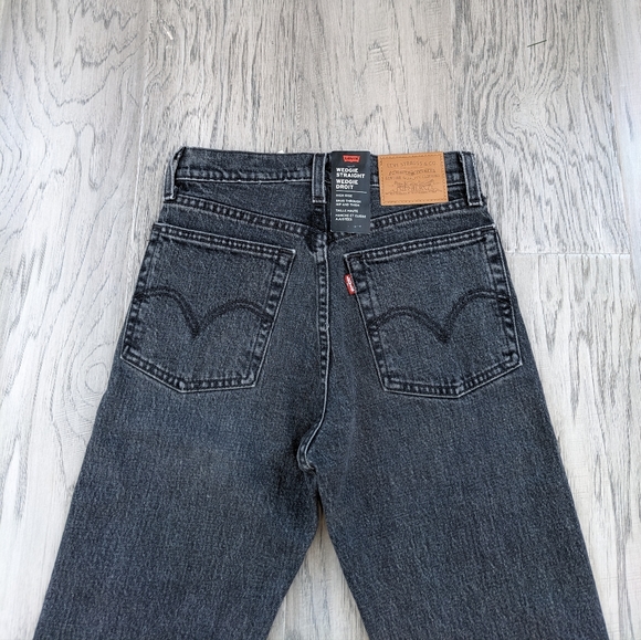 NWT Levi's Wedgie Straight Jeans 28L - Picture 6 of 9